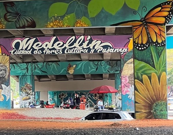 Puente cerca del Centro Comercial San Diego, El Poblado, Medellín